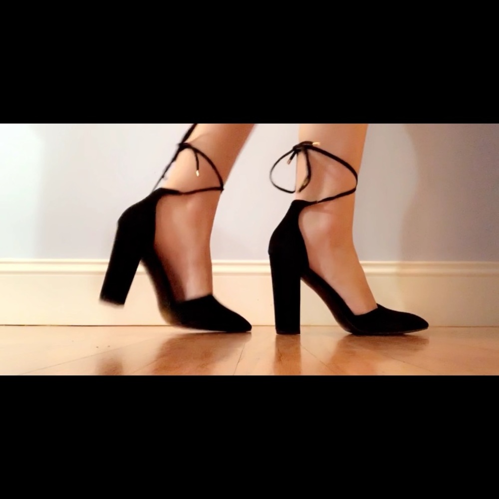 Black heels with string tie